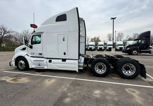 Camión con Camarote Convencional Usado 2022 2023 2024 PETERBILT 579 Camión Semi con Camarote - Product Image 3