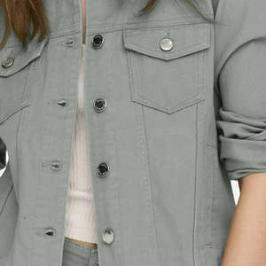 Chaqueta vaquera OEM de hierro forjado para mujer, nuevo diseño, bolsillos en el pecho y cierre de botones diseñado para mujer, comodidad para todas las estaciones - Product Image 4