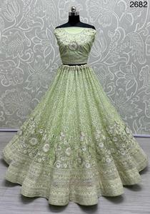 Sophistiqué Brodé Designer Party Wear Lehenga Choli Fantaisie Paillettes Dori Travail A-ligne Silhouette Cathédrale Train Mariages - Product Image 4