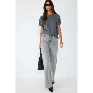 Camiseta con cuello redondo y adornos florales de piedra antracita - Product Image 3