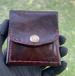 Cartera de Cuero Curtido Vegetal Hecha a Mano para Hombre |   Monedero de Cuero Genuino Teñido a Mano |   Cartera Minimalista Compacta de Dos Pliegues - Product Image 3