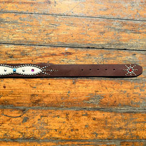 Cinturón Clásico Occidental de Cuero Genuino con Tachuelas de Estrás, Tachuelas de Cúpula Plateadas y Hebilla de Latón Macizo de 40 mm para Uso Casual - Product Image 4