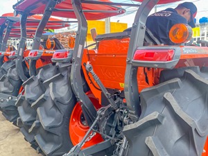 Tractor Agrícola Multifuncional Kubota L5228DT 4x4 de 52HP con Sistema PTO - Product Image 3
