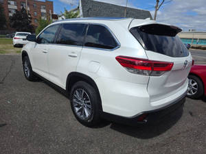 Vehículo Usado de Segunda Mano de Alta Calidad para Exportación, SUV Mediano de 7 Asientos, Años 2018-2020, Transmisión Automática, Interior Premium - Product Image 6