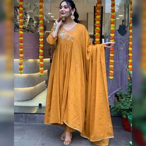 Costume Salwar Kurti en viscose Chanderi brodé pour femmes indiennes et pakistanaises, imprimé, avec fonction de séchage rapide pour les occasions de fête - Product Image 3