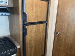 Camping-car mobile d'occasion 2017 Crossroads Zinger 288RR, camping-car de type tente, camping-car de toit, camion aménagé - Product Image 2