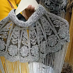 Elegante capa burlesca con lentejuelas con cuentas y perlas Silueta recta Se sujeta en el cuello Ropa festiva para fiestas en el club - Product Image 4