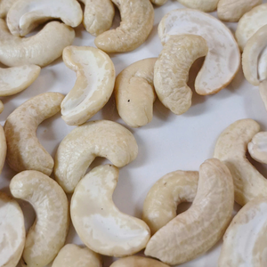 เมล็ดถั่วจากโรงงานที่เชื่อถือได้ถั่วซันติโกเม็ดมะม่วงหิมพานต์หัก WS Kaju badam OEM บรรจุภัณฑ์ ODM - Product Image 1