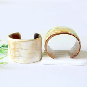 Durabilidad Puños de cuerno de búfalo natural Pulseras de cuerno de búfalo real de estilo clásico para regalo Estilos surtidos - Product Image 2