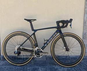 NUEVA Bicicleta de Carreras Trek Madone SLR 9 axs Gen 8 100% Original con Horquilla de Acero y Sistema de Líneas de Frenos Completo LISTA PARA ENVIAR - Product Image 2