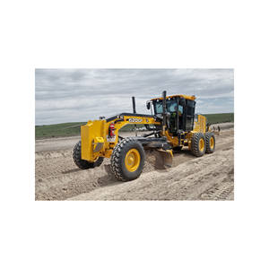 Komatsu 1990 -1 Grader construido para la confiabilidad, con un motor de 130HP, vertedero de 12 pies, palancas de control dual - Product Image 5