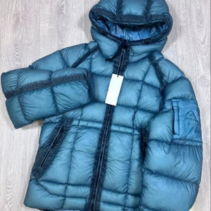 Blouson matelassé vintage en laine personnalisable avec logo brodé, capuche et motif patchwork 3D, service ODM/OEM disponible, taille XS pour l'hiver - Product Image 1