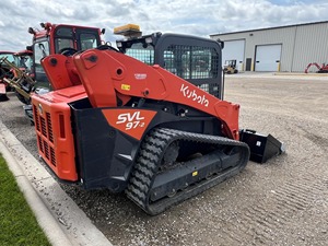 รถตักล้อยางขนาดเล็ก Kubota SVL97-2 ปี 2021 มือสอง พร้อมปั๊มไฮดรอลิก KYB รับน้ำหนักได้ 2 ตัน ใช้งานน้อย สภาพดีเยี่ยม - Product Image 4