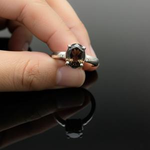 Anillo Minimalista de Plata 925 con Cuarzo Ahumado y Baño de Rodio, Engaste de Puntas, Certificado Cristiano, para Aniversario de Bodas, con Piedra Preciosa - Product Image 5