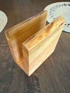 Porte-serviettes en bois et résine de charme rustique pour la maison et le café - Product Image 4