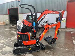 Miniexcavadora Kubota U10-5 tipo oruga, color rojo, con accesorio rompedor de rocas Daemo B50, precio asequible, en venta. - Product Image 2