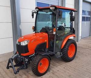 Tracteur à pied Kubota B2320HD avec chargeur et plateau de tonte de 60 pouces en vente composants de base inclus moteur pompe à engrenages roulement boîte de vitesses - Product Image 3
