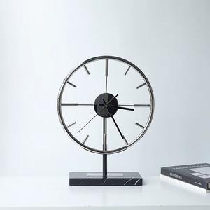 Horloges de table à piles en métal et marbre avec mécanismes de précision, design classique moderne, étanches - Product Image 4