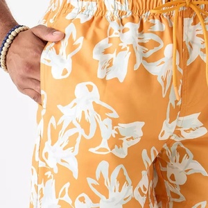 กางเกงว่ายน้ำชายพิมพ์ลายโลโก้ด้านหน้า มีเชือกผูกเอว ป้องกันรังสียูวี ระบายอากาศได้ดี แห้งเร็ว มีกระเป๋า ซับในตาข่ายเป็นมิตรกับสิ่งแวดล้อม - Product Image 2