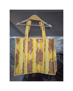 Bolso de mano acolchado con rayas de tigre amarillo Estilo bohemio de verano Algodón Tiger Trails Jungle Roar Sun Tote - Product Image 1