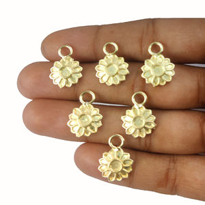 Dije Pequeño de Latón Chapado en Oro con Forma de Flor y Piedra Preciosa de 12 mm, para Fabricación de Joyas, Collares y Accesorios de Moda - Product Image 1
