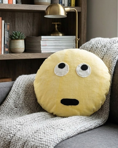 Cojín Decorativo de Lujo con Diseño de Cara Amarilla, Divertido y Suave, para Cama, Sofá, Niños y Adolescentes, Decoración del Hogar - Product Image 2