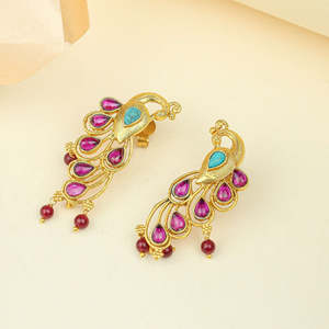 ต่างหูแชนเดอเลียร์โทนสีทองอโนกี มอร์นี กูลาบีพร้อมลวดลายรูปขนนกสีเทอร์ควอยซ์ - Product Image 3