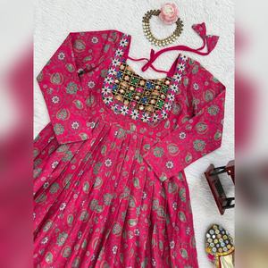 Fabricant en gros de kurtis en coton de qualité supérieure avec des imprimés numériques et des travaux de séquence pour l'exportation en gros et les magasins de détail - Product Image 4