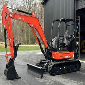 Mini-excavatrice Kubota KX057-5, excavatrice hydraulique à chenilles avec moteur puissant et design compact pour les projets de construction - Product Image 1