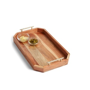 Nouveau plateau de service en bois avec logo personnalisé en gros tendance fait à la main avec surface polie naturelle et poignées en métal solides - Product Image 2