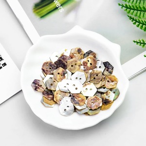 Nuevo diseño grabado Seashell vestido botón pulido perla Shell traje botones para prendas de moda - Product Image 3