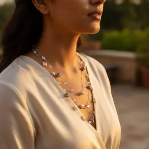 Collar de Perlas Chapado en Oro para Mujer, Joyería de Moda con Cadena de Eslabones, Patrón Geométrico de Diamantes y Tipo de Hilo - Product Image 1