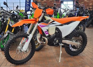 NewNew 2024 KTMM 250 XC Color Exterior NARANJA - Product Image 5