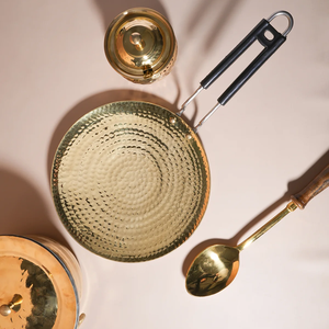 Utensilio de latón y bronce Vintage Handi Kadai Tawa Thali Set Cuchara para servir Ghee pot Masala Dani Spice Box Roti y Dosa Tawa - Product Image 2