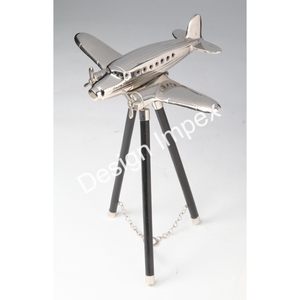 โมเดลเครื่องบินสีดำพร้อมใบพัดทำด้วยมือขึ้นรูปเครื่องบินโลหะอัลลอยหล่อขึ้นรูปเครื่องบินหัตถกรรมโลหะขาตั้งสามขา - Product Image 5