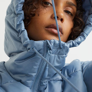 Veste d'hiver matelassée pour femme à prix avantageux, respirante, sur mesure, avec capuche amovible, teinte unie, vente chaude, vêtements de sport confortables - Product Image 5