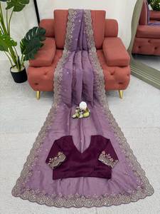 Conjunto de Sari de diseñador | Sari de seda crujiente con trabajo de hilo de secuencia y blusa Mono Benglori - Product Image 6