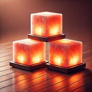 Lámpara de sal rosa del Himalaya cuadrada tallada a mano personalizada con vidrio marfil | Decoración ecológica del hogar de estilo pakistaní - Product Image 1