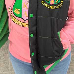 Chaleco acolchado con capucha AKA Black Green, forro de sherpa, unisex, cálido, para invierno, con letras griegas, premium, aislado, con cremallera, estilo urbano. - Product Image 6