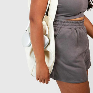 Shorts élégants pour femmes, mélange de coton durable, coupe confortable, idéal pour les tenues décontractées quotidiennes, les sports et les activités de plein air - Product Image 4