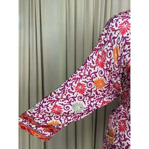 ชุดคลุมกิโมโนผ้าไหมซารีรีไซเคิลสำหรับผู้หญิง สไตล์โบโฮชิค วินเทจ เหมาะสำหรับใส่ไปชายหาด ชุดคลุมลำลองสำหรับใส่ในรีสอร์ท ชุดคลุมสไตล์ยิปซีสุดหรู - Product Image 6