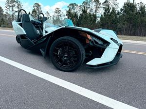 2022 Slingshot S USED Low Mileage Sound Engine AUTOMATIC Transmission <b>Panoramic</b> roof LED lights Ready to Ship - Product Image 3