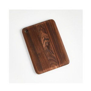 Planche à découper en bois fabriquée à la main de haute qualité Mélange parfait de charme rustique et d'utilité moderne pour les ustensiles de cuisine - Product Image 2