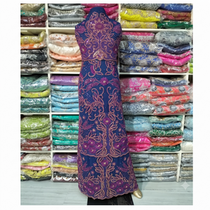 Tela de Encaje George con Cuentas Moradas y Bordado Dorado |   Conjunto de Novia Nigeriano de Lujo para Boda - Product Image 2