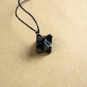 Colgante de Shungita Merkaba de 0.6 pulgadas (15 mm) - Product Image 3