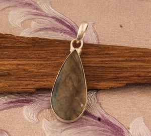 Pendentif vintage fait à la main en argent sterling 925 Labradorite de feu bleu naturel avec placage à l'or cadeau unisexe de fiançailles - Product Image 1