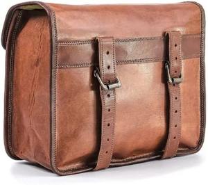 Grand sac de moto unisexe en cuir véritable personnalisable avec motif de bonbon vintage et logo personnalisé pour le voyage. - Product Image 3