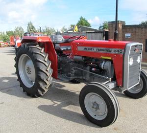 Tractor de Ruedas Massey Ferguson 240 de 45HP Diésel 4WD con Transmisión por Engranajes para Uso Agrícola - Product Image 1
