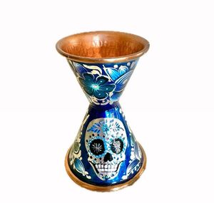 Jigger à cocktail en métal peint à la main avec motif floral, tasse à mesurer double face pour bar, pub, hôtel et usage domestique - Product Image 1