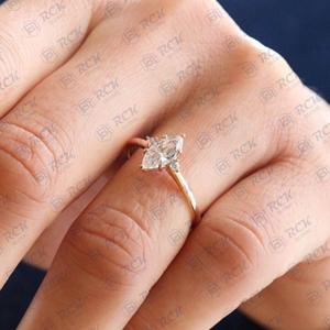 1,00 CTW Marquise Cut Three Stone Lab Grown Moissanite Ring Banda de regalo de aniversario para Mujeres para el amor - Product Image 3